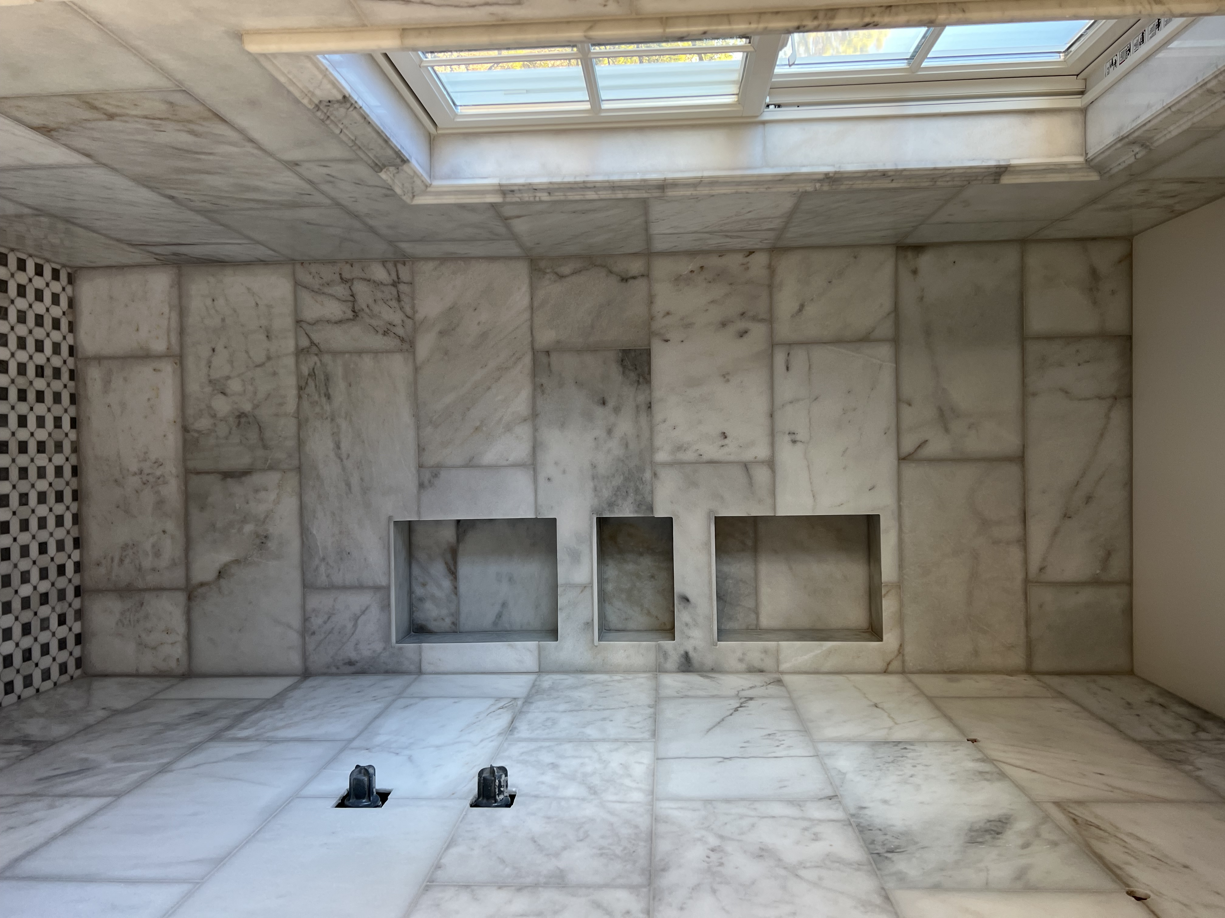 Shower With Recessed Shelving